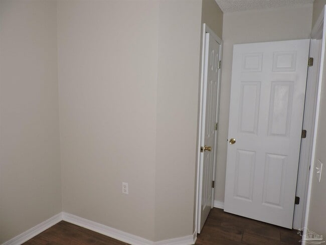 Building Photo - 4058 Glenway Dr