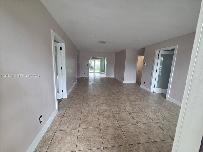 Building Photo - 4415 Tyler St