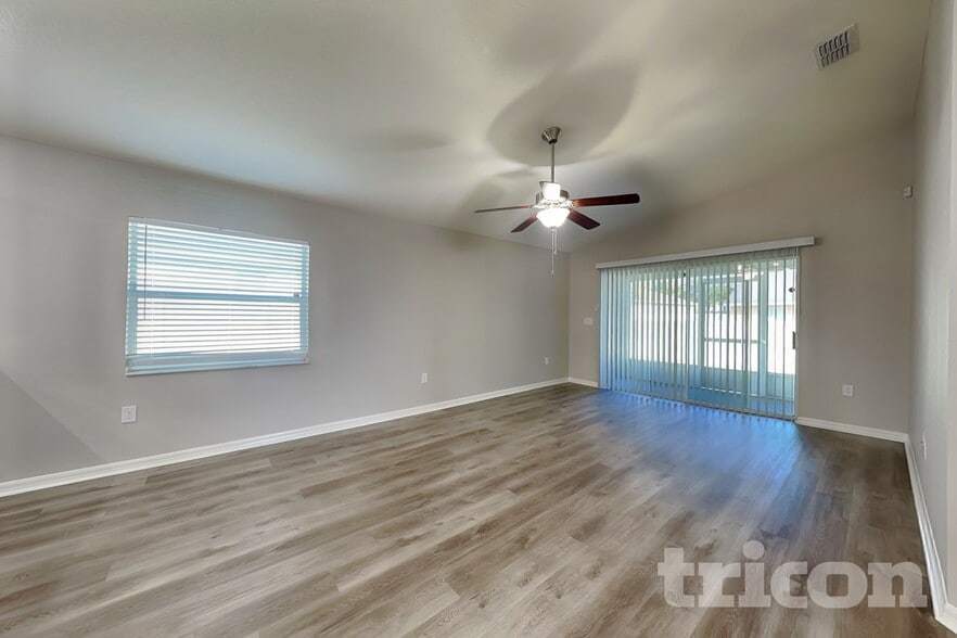 Building Photo - 921 Kingfisher Dr