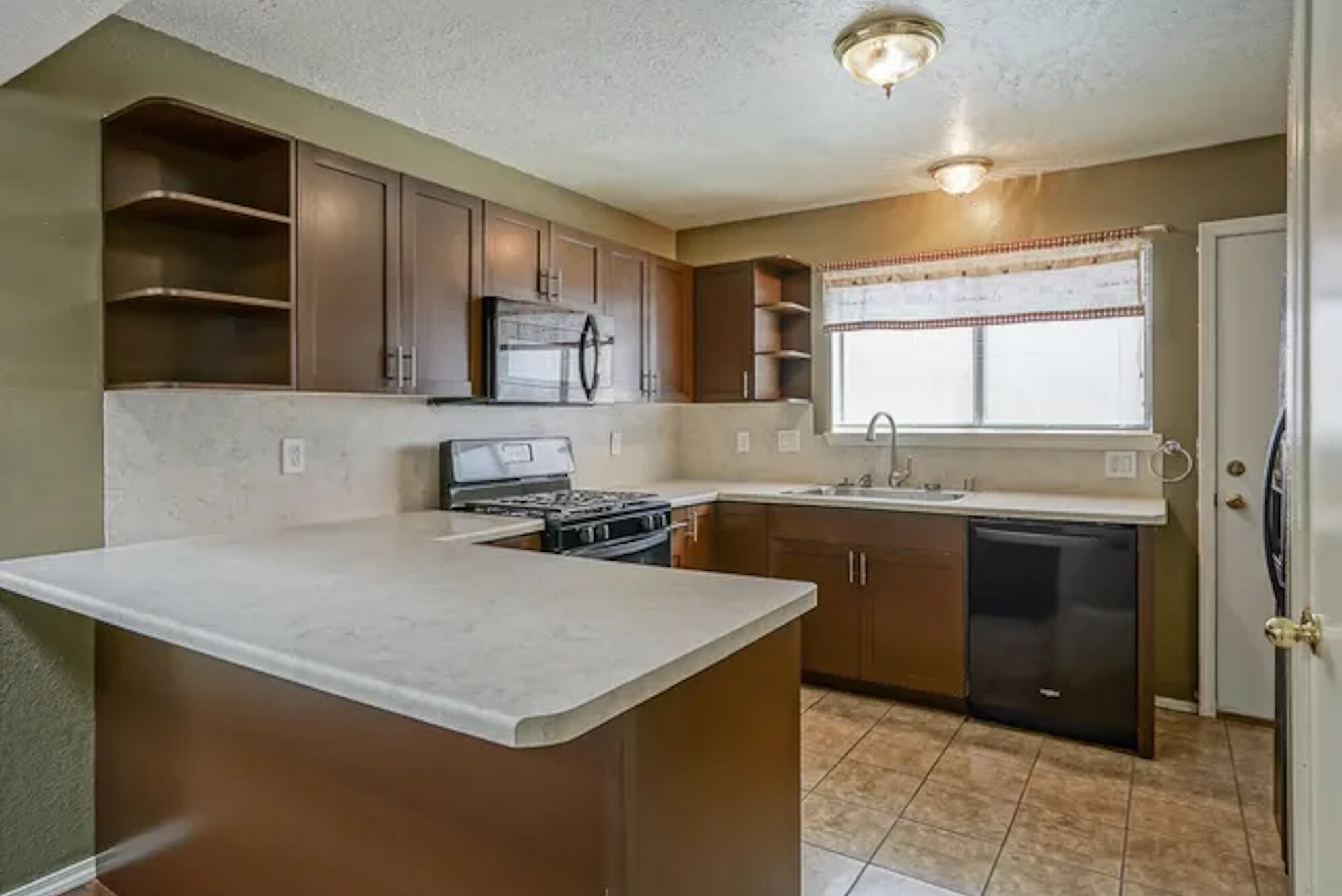 Kitchen - 6909 Cleghorn Rd NW
