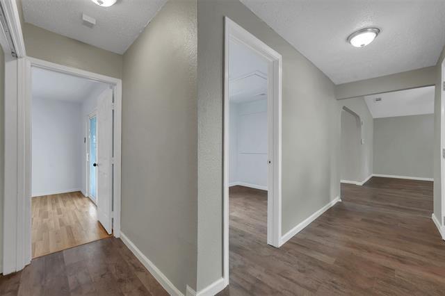Building Photo - 1901 Vail Dr