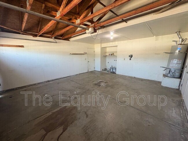 Building Photo - 451 W Marilyn St