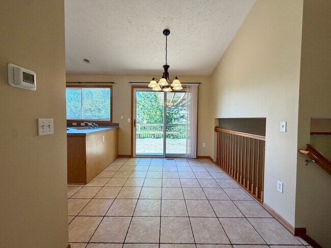 Building Photo - 5653 E Grove Dr SE