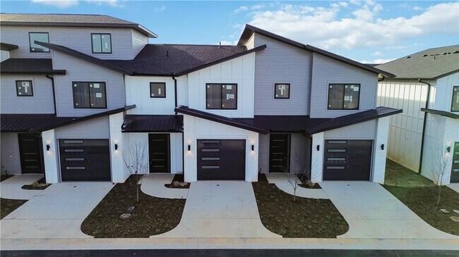 Building Photo - 1100 Emilia Ave