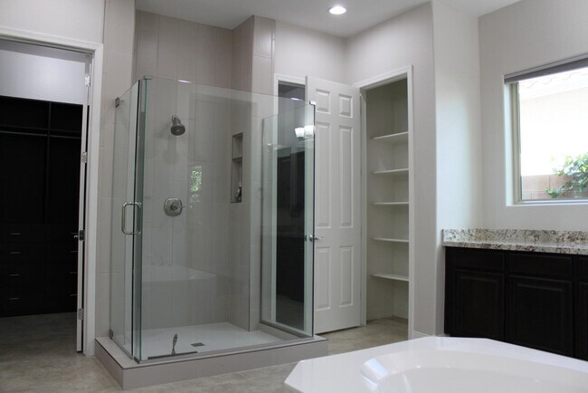 Building Photo - 3458 E Loma Vista St