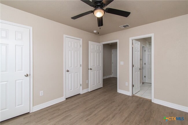 Building Photo - 806 White Meadow Ln