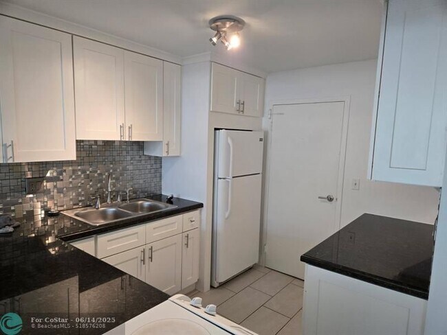 Building Photo - 336 N Birch Rd