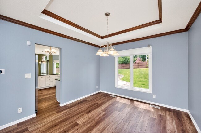 Building Photo - SPACIOUS LIVING!!  4 Bedrooms, 2.5 Bathrooms Home in Des Moines!