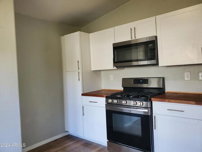 Building Photo - 405 Shattuck St