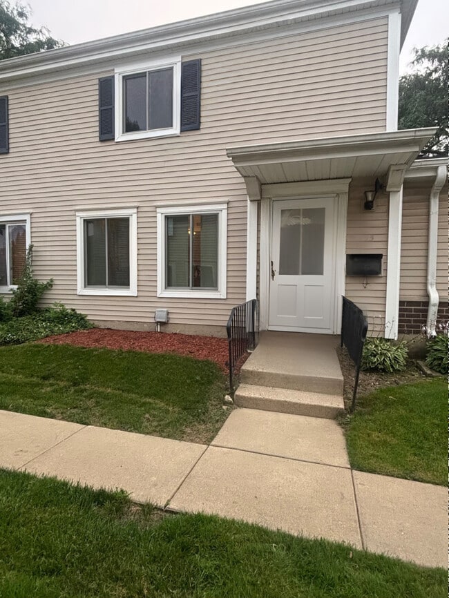 Primary Photo - 1595 Cove Dr