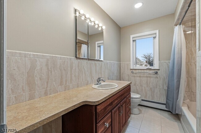 Building Photo - 46 Stanley St