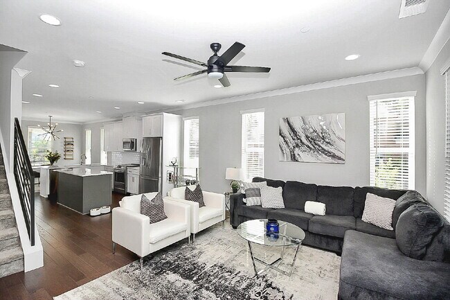 Building Photo - End Unit in SOUTH END