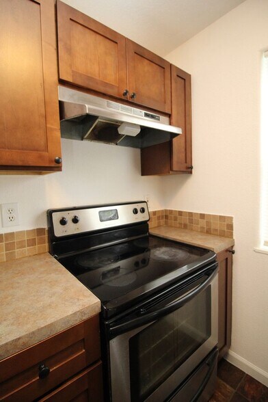 Building Photo - 13047 NE Prescott Dr