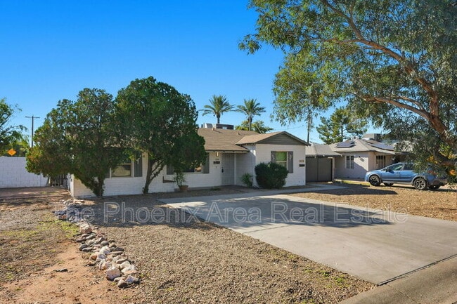 Building Photo - 2245 E Flower St