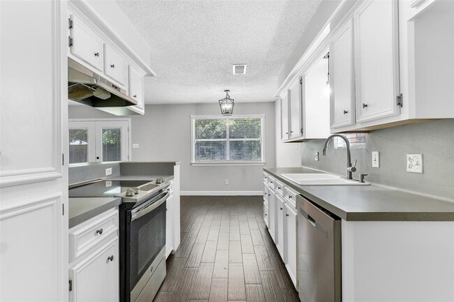 Building Photo - 206 Ron Cir