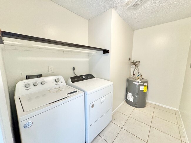 Building Photo - ** BONITA SPRINGS ** 2 BED / 1 BATH - WEST...