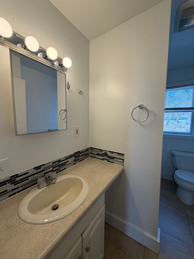 Building Photo - 27-29 Dalton Ave