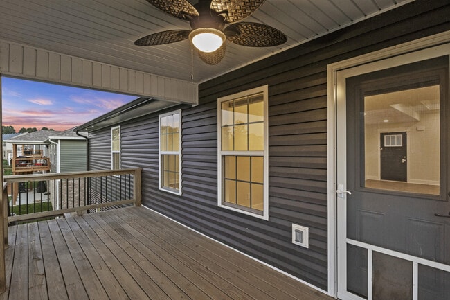 Building Photo - 240 Banyan Blvd