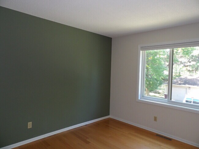 Building Photo - 2 Bed | 2 Bath Third Floor Condo