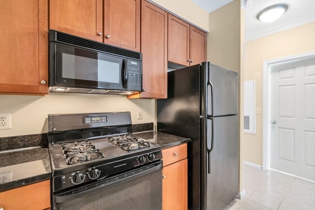 Building Photo - Beautiful 1 Bedroom 1 Bathroom Condo In Much Sought After Exchange At Van Dorn