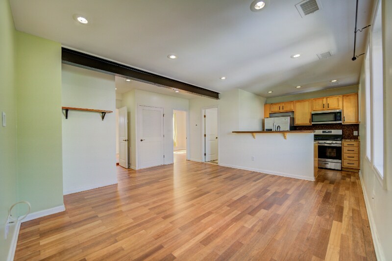 Building Photo - 303 Seaton Pl NE