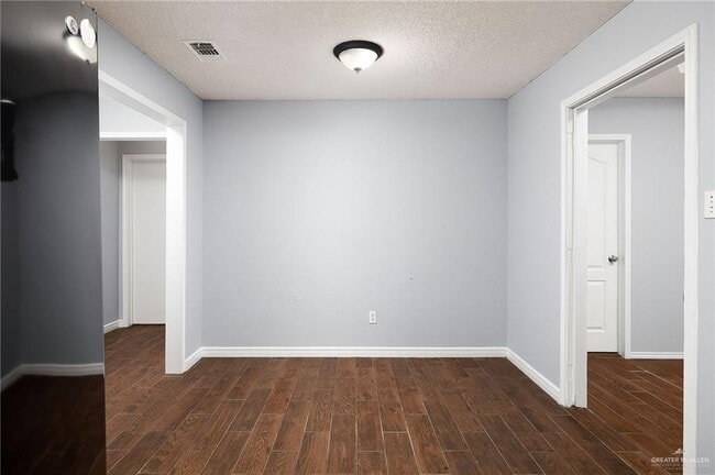 Building Photo - 1005 N Sabinas St