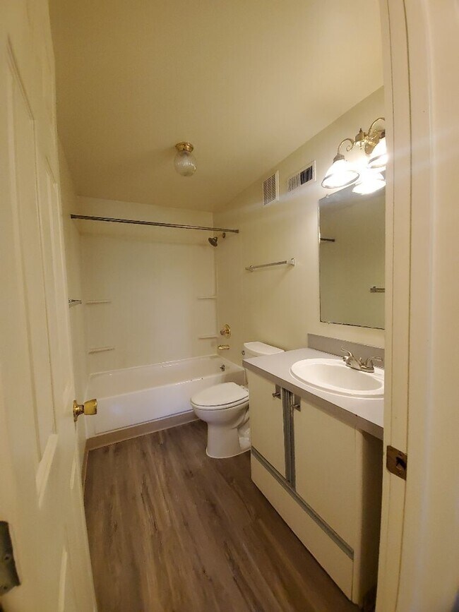 Building Photo - 6 bedroom, 3 bath near Downtown Bellingham!