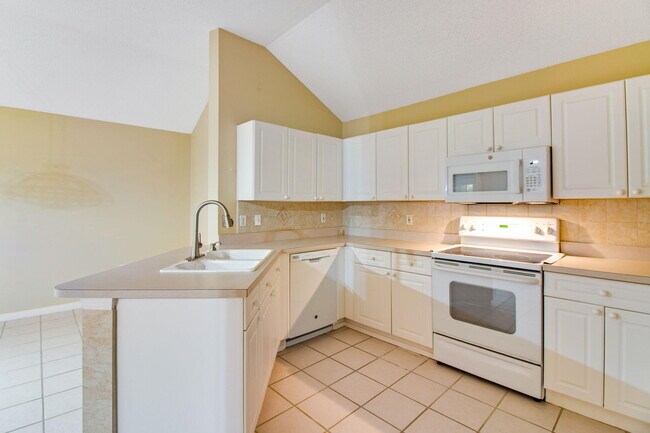 Building Photo - 366 Bay Tree Dr