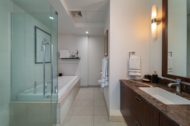 Building Photo - FULLY FURNISHED Waterfront Pearl Condo w/most utilities/2 parking spaces/most utilities