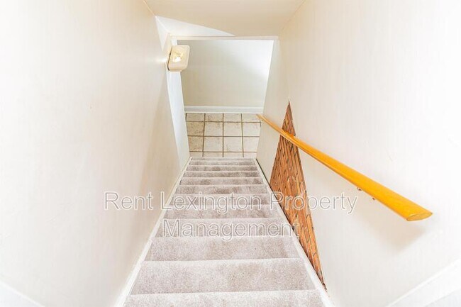 Building Photo - 657 Montclair Dr