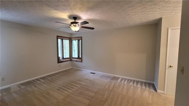 Building Photo - 4621 Kings Crossing Dr NE