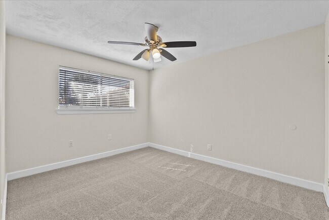 Building Photo - 15514 Diana Ln