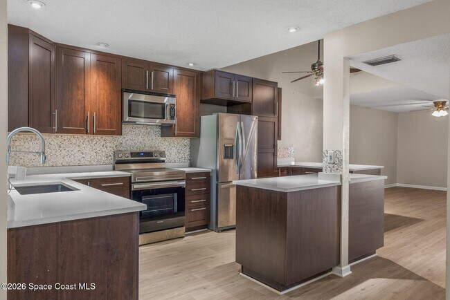 Building Photo - 405 Hawthorne Ct