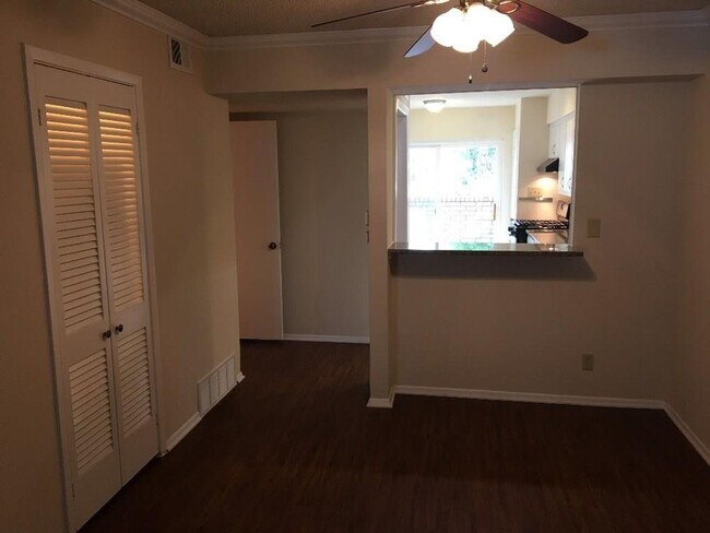 Building Photo - WATER, GAS & TRASH INCLUDED WITH RENT!