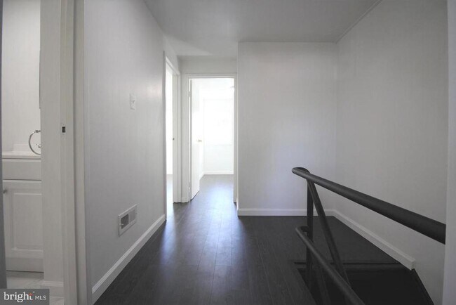 Building Photo - 523 Carlsbad Ct