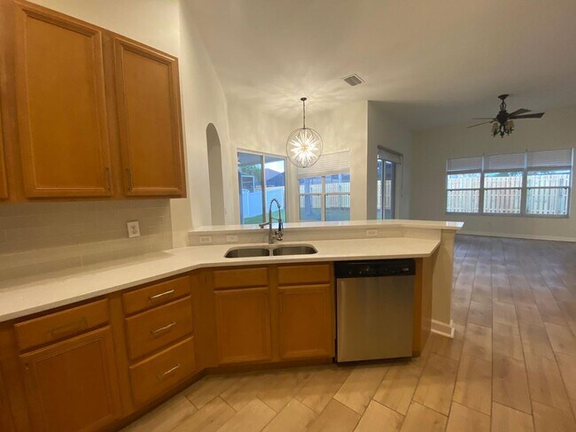 Building Photo - Your Dream Home Awaits! 5 bedroom 3 bath Single Family HOME!!