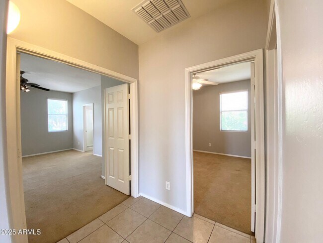 Building Photo - 1376 E Mia Ln