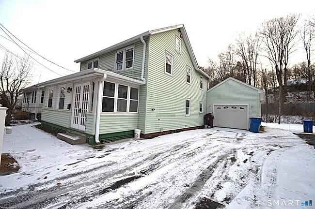 Building Photo - 17 Railroad Ave