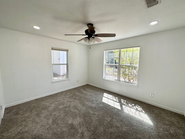 Building Photo - Valley Mills - Quiet Street 3/1 with detached 2 car garage