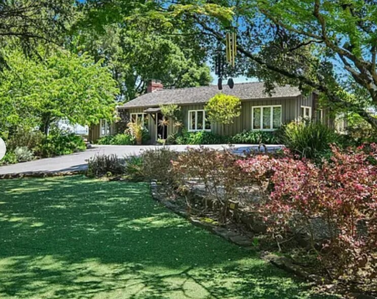 Building Photo - 5700 Balmoral Dr