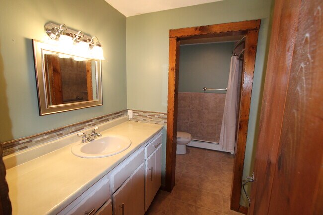 2nd Floor Bath - 45 Allens Ln
