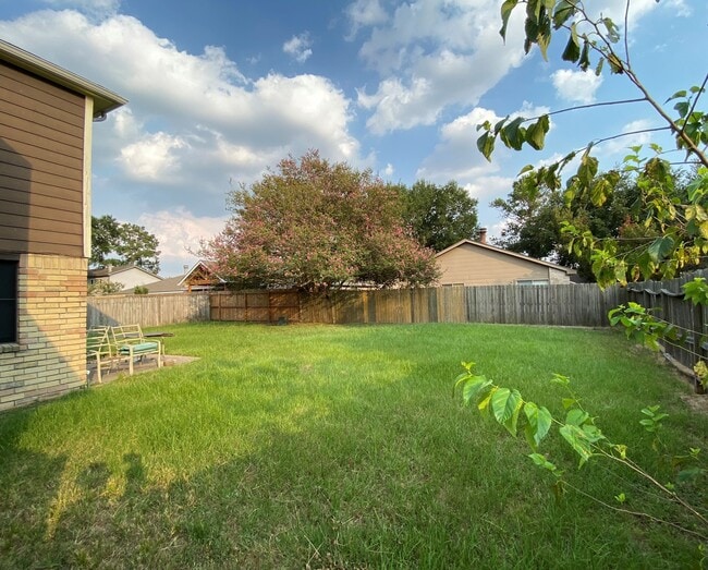 Building Photo - 10531 Golden Meadow Dr