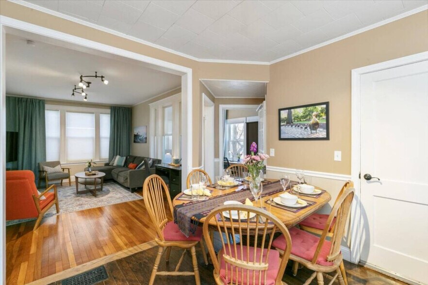 Building Photo - 46 Russell St