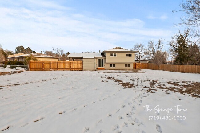 Building Photo - CHARMING 4BD on QUIET EASTBOROUGH CUL-DE-SAC- Security Deposit Waiver Available