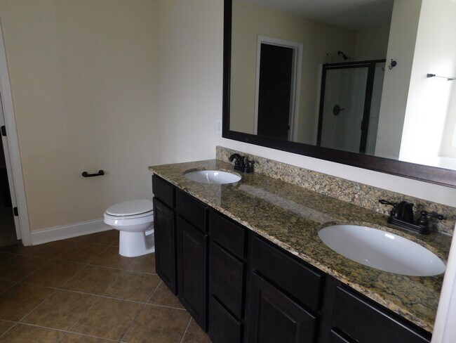 Building Photo - 123 Hackamore Ln