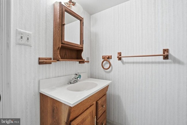 Building Photo - 9236 Northedge Dr