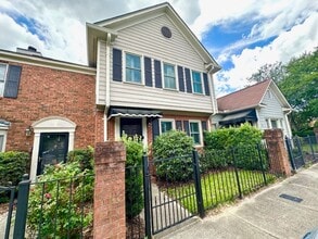 Building Photo - LIVE IN THE HEART OF FOREST ACRES