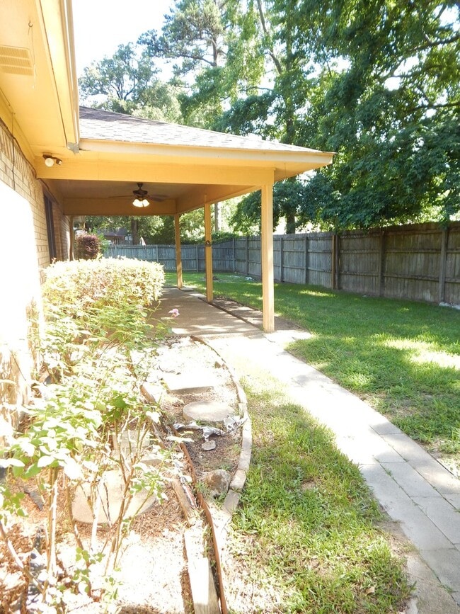 Building Photo - Gorgeous 3 Bedroom Home w/Workshop in Tyler!