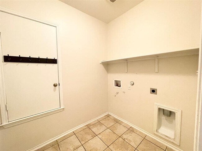 Building Photo - 213 Connor Elkins Dr