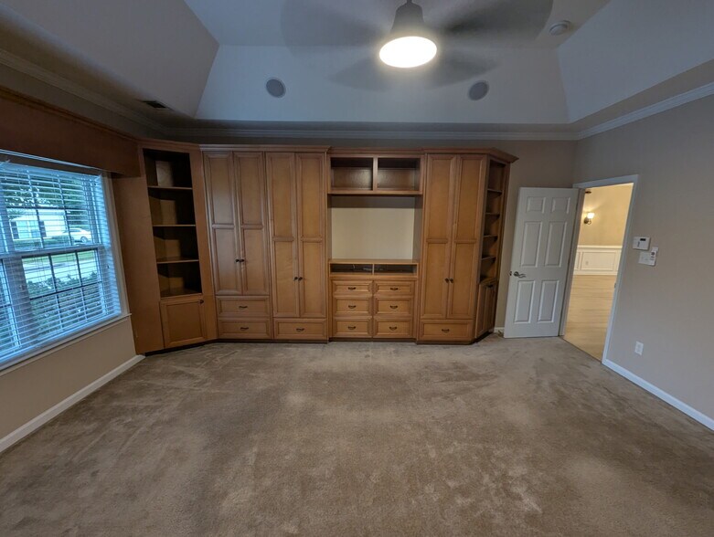 Building Photo - 2203 Amberley Dr